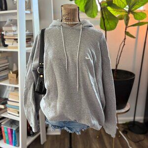 Grey 90s Nike Hoodie – Women’s Vintage Streetwear